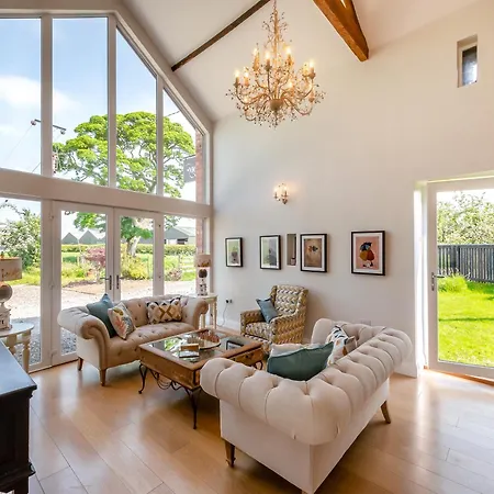Whitehill Barn - Uk47195